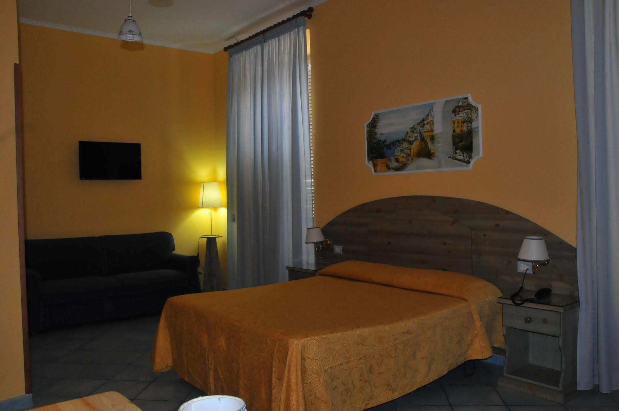Hotel Potenza Nápoles Exterior foto